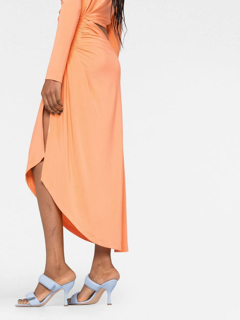 vestido drapeado con aberturas